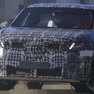 BMW iX4 市販型のプロトタイプ