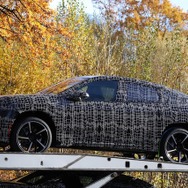 BMW iX4 市販型のプロトタイプ