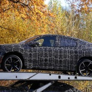 BMW iX4 市販型のプロトタイプ