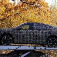 BMW iX4 市販型のプロトタイプ