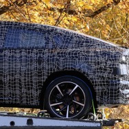 BMW iX4 市販型のプロトタイプ