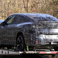 BMW iX4 市販型のプロトタイプ