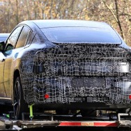 BMW iX4 市販型のプロトタイプ