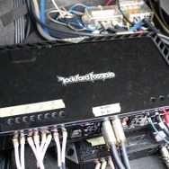 パワーアンプにはロックフォードのパワーシリーズをチョイス。軽快なサウンドを元気良く鳴らすのが狙いとなった。