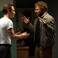 マイケル・ファスベンダー＆セス・ローゲン／『スティーブ・ジョブズ』-(C)Universal Pictures