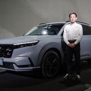 ホンダ CR-V 新型と開発責任者の佐藤英資氏