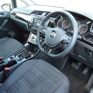 VWゴルフトゥーラン運転席