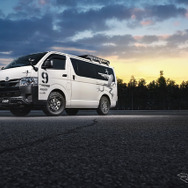 RAYS チームデイトナ D9 × トヨタ ハイエース