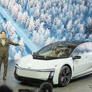 トヨタ自動車 佐藤恒治社長とカローラコンセプト（ジャパンモビリティショー2025）