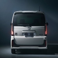 ホンダ N-BOX CUSTOM の「BLACK STYLE」