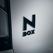 ホンダ N-BOX CUSTOM の「BLACK STYLE」