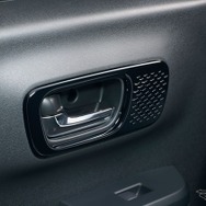 ホンダ N-BOX CUSTOM の「BLACK STYLE」