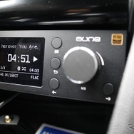 音楽プレイヤーのメインはアウネの車載デジタルプレイヤーのGTS2。操作性、クオリティともにオーナーも満足のユニット。