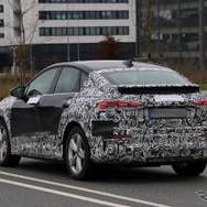 アウディ Q4 e-tron スポーツバック改良新型のプロトタイプ