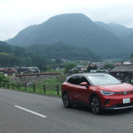 島根の山間部、津和野の道を行く。