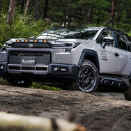 JAOSのトヨタ『RAV4 Adventure』専用カスタムパーツ装着車