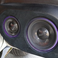 ドアにはモレルのミッドバス（6インチ／8インチ）をデュアルでインストールし中低域の厚みと速さを両立させた。