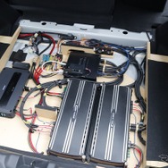 大型パワーアンプのARCオーディオARC1000.4×2台を中心に、スペース効率を考えたレイアウトが施された。