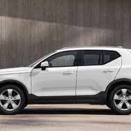 ボルボ XC40 Essential B3 Selection