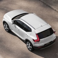 ボルボ XC40 Essential B3 Selection