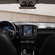 ボルボ XC40 Essential B3 Selection
