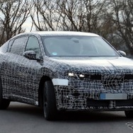 BMW iX4 市販型のプロトタイプ