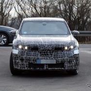 BMW iX4 市販型のプロトタイプ
