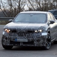 BMW iX4 市販型のプロトタイプ