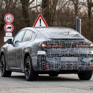 BMW iX4 市販型のプロトタイプ