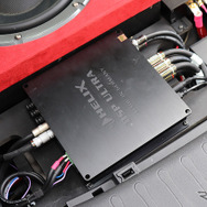 「DSP」が搭載されたオーディオカーの一例（製作ショップ：M.E.I.＜広島県＞）。