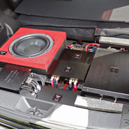 「DSP」が搭載されたオーディオカーの一例（製作ショップ：M.E.I.＜広島県＞）。
