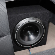 高性能な「メインユニット内蔵型DSP」が搭載された「メインユニット」を採用しているオーディオカーの一例（製作ショップ：カーファイ＜神奈川県＞）。