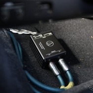 純正オーディオからのスピーカー出力をオーディオテクニカのAT-HLC130でハイロー変換してDSPにRCA入力している。