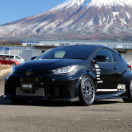 HKSの『GRヤリス』用フェンダーモール装着車両