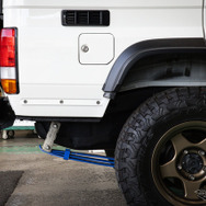 4x4エンジニアリングのリアサイドガーニッシュエンドプラス