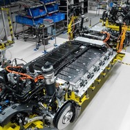 ポルシェ・カイエン・エレクトリックの生産を、スロバキアのブラチスラバ工場で開始