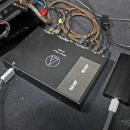 車載用のデジタルオーディオプレイヤーとしてシステムに組み入れているのがオーディオテクニカのAT-HRP5。