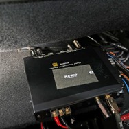 高品質なデジタル／アナログ変換が行えるDAコンバーターであるオーディオテクニカのAT-HRD500も搭載する。