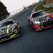 メルセデスAMG『GTブラックシリーズ』（左）とGT3次期型のプロトタイプ