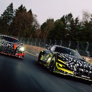 メルセデスAMG『GTブラックシリーズ』（右）とGT3次期型のプロトタイプ