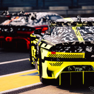メルセデスAMG『GTブラックシリーズ』（右）とGT3次期型のプロトタイプ