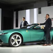 フェラーリ・ジャパンのロマニエッロ社長（向かって右）とフェラーリ本社のメッジョリン氏
