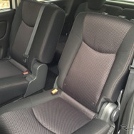 クルマの布シート、見えない汚れをDIYで一掃！ 専用クリーナーで車内がここまで変わる～Weeklyメンテナンス～