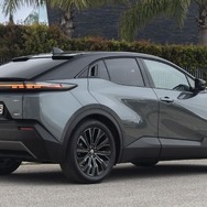 トヨタ『C-HR+』
