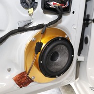 純正を崩さず高音質化、デモカーに見るプロショップの取り付け技術［car audio newcomer］by BREEZE　前編