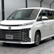 ブリッツ DAMPER ZZ-R　ヴォクシー（MZRA95W）装着例（基準車高：フロント 31mmダウン / リア 44mmダウン）