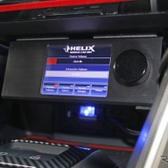 センタークラスター下部にあるエンジンスターター位置にダイレクターをインストール。スターターボタンは移設する。