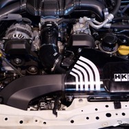 HKS『GR86/BRZ』用コールドエアインテークキット補修部品「エアクリーナーカバー」と「ステッカー」が発売