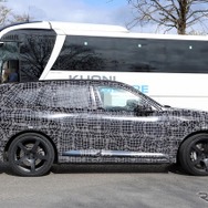 BMW iX5 M70 新型のプロトタイプ