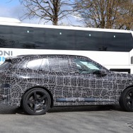 BMW iX5 M70 新型のプロトタイプ